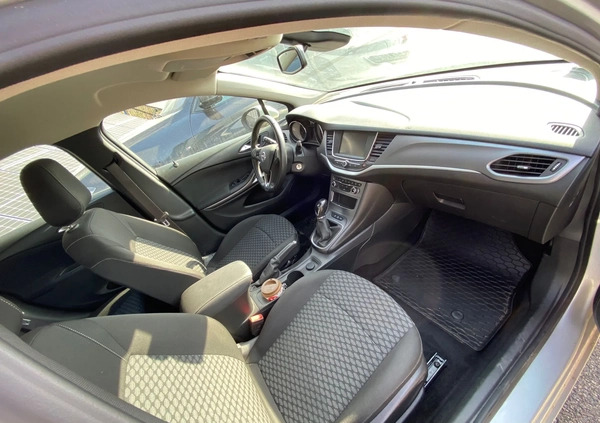 Opel Astra cena 27000 przebieg: 122500, rok produkcji 2019 z Łazy małe 154